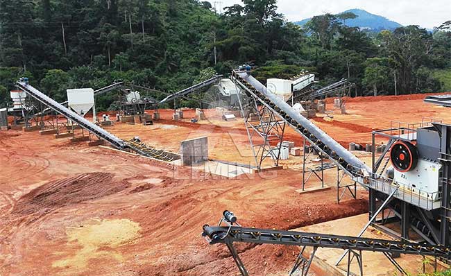 鍔式破碎機(jī)生產(chǎn)線現(xiàn)場(chǎng)實(shí)拍