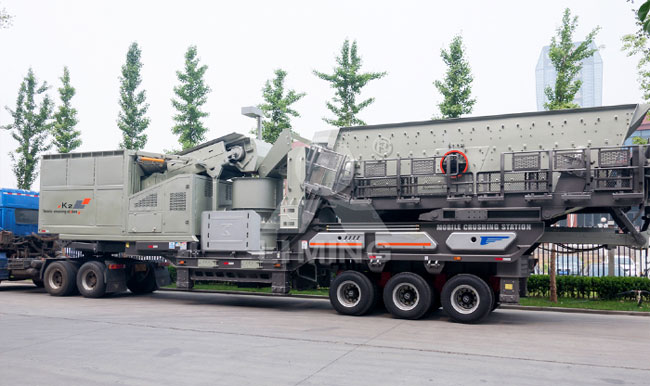 輪胎配置下的移動(dòng)破碎機(jī)，只需要車(chē)頭牽引，方便將設(shè)備拉到施工混凝土破碎現(xiàn)場(chǎng)