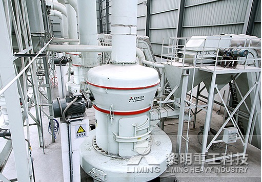 安徽客戶鵝卵石破碎生產(chǎn)線安裝中 時產(chǎn)27噸有機肥磨粉生產(chǎn)線